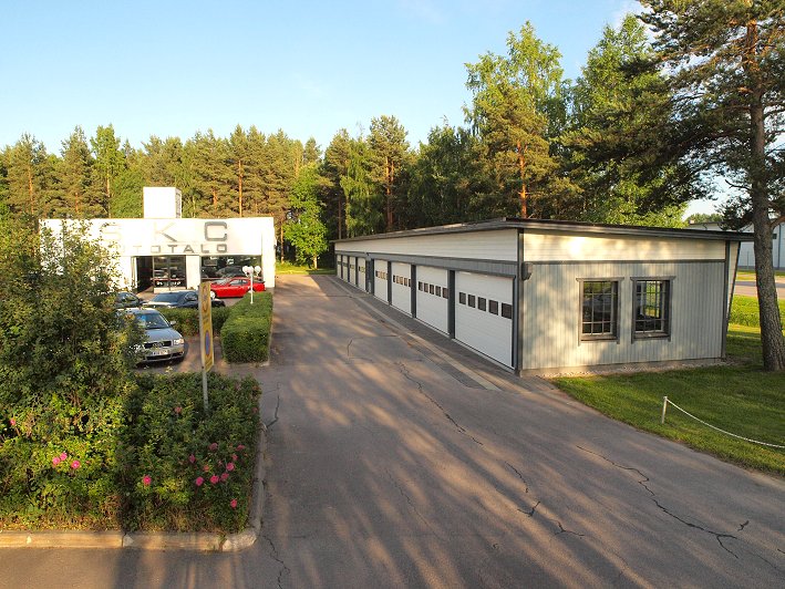 Yleisn�kym� SKC autotalon pihalta