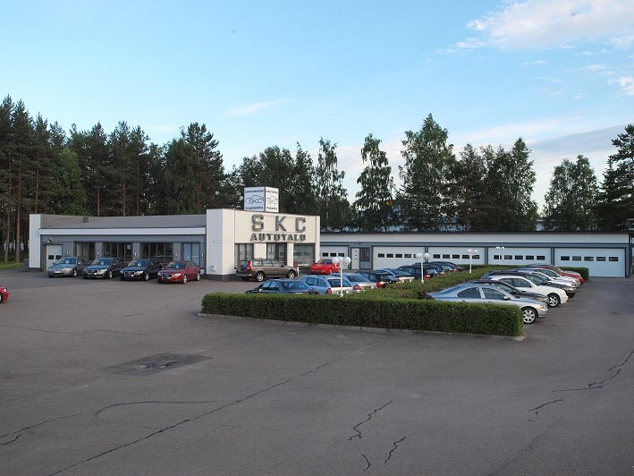 Yleisn�kym� SKC autotalon pihalta